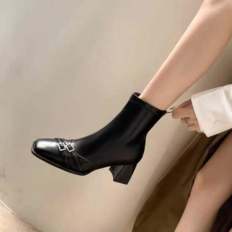 

Пряжка из стразов, тонкие сапоги с квадратным носком и высоким каблуком, простые белые короткие сапоги на толстом каблуке, женские весенние и осенние одинарные сапоги 40