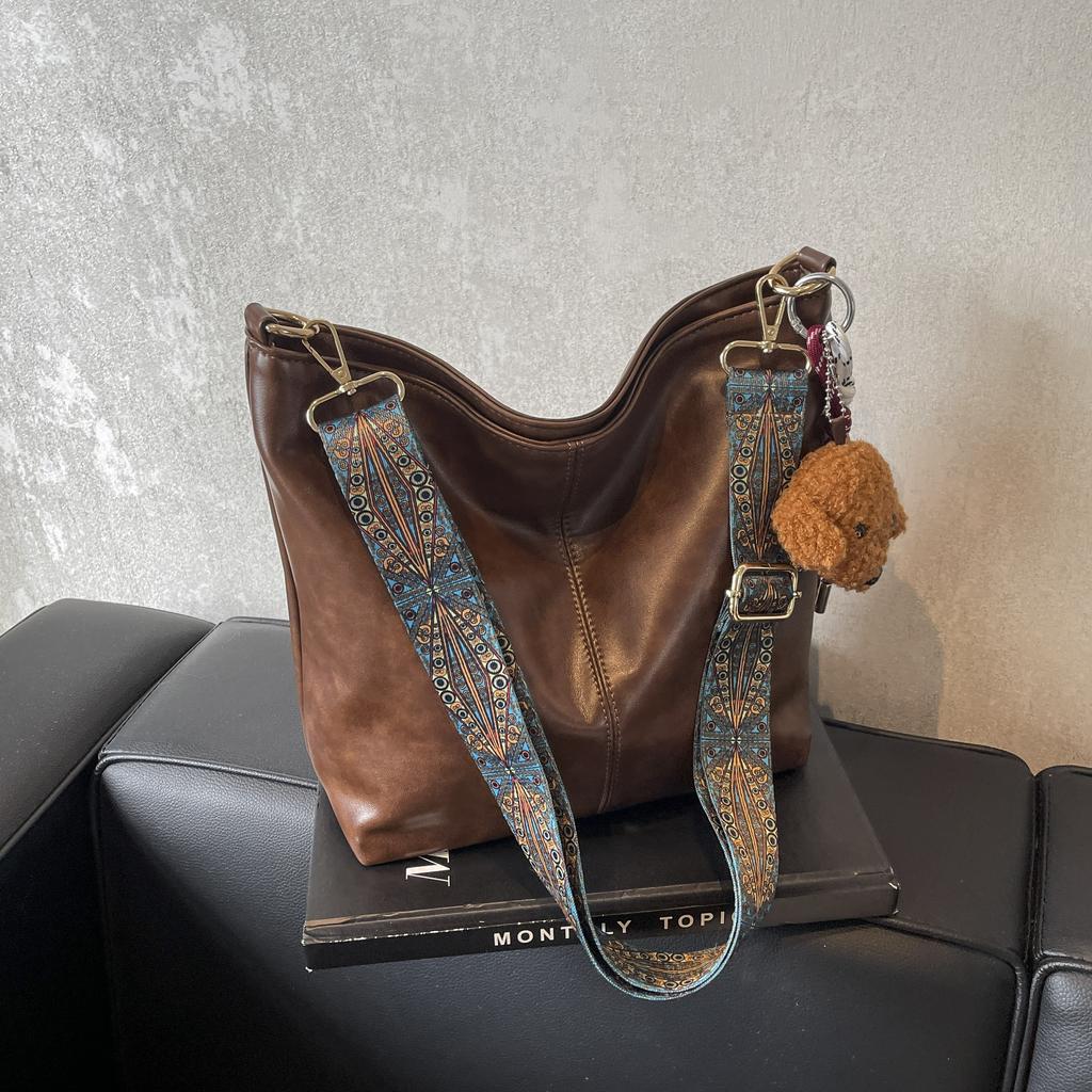 Retro Stitched Handbag Simple Fashion Bag Printed Shoulder Strap Shoulder Bag  with Puppy Pendant