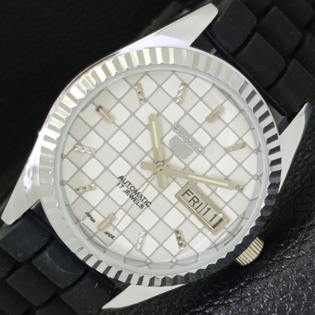 

MENS VINTAGE SEIKO 5 AUTOMATIC REFURBISHED JAPAN WHITE DIAL WATCH a440380-4 Sk-a440380