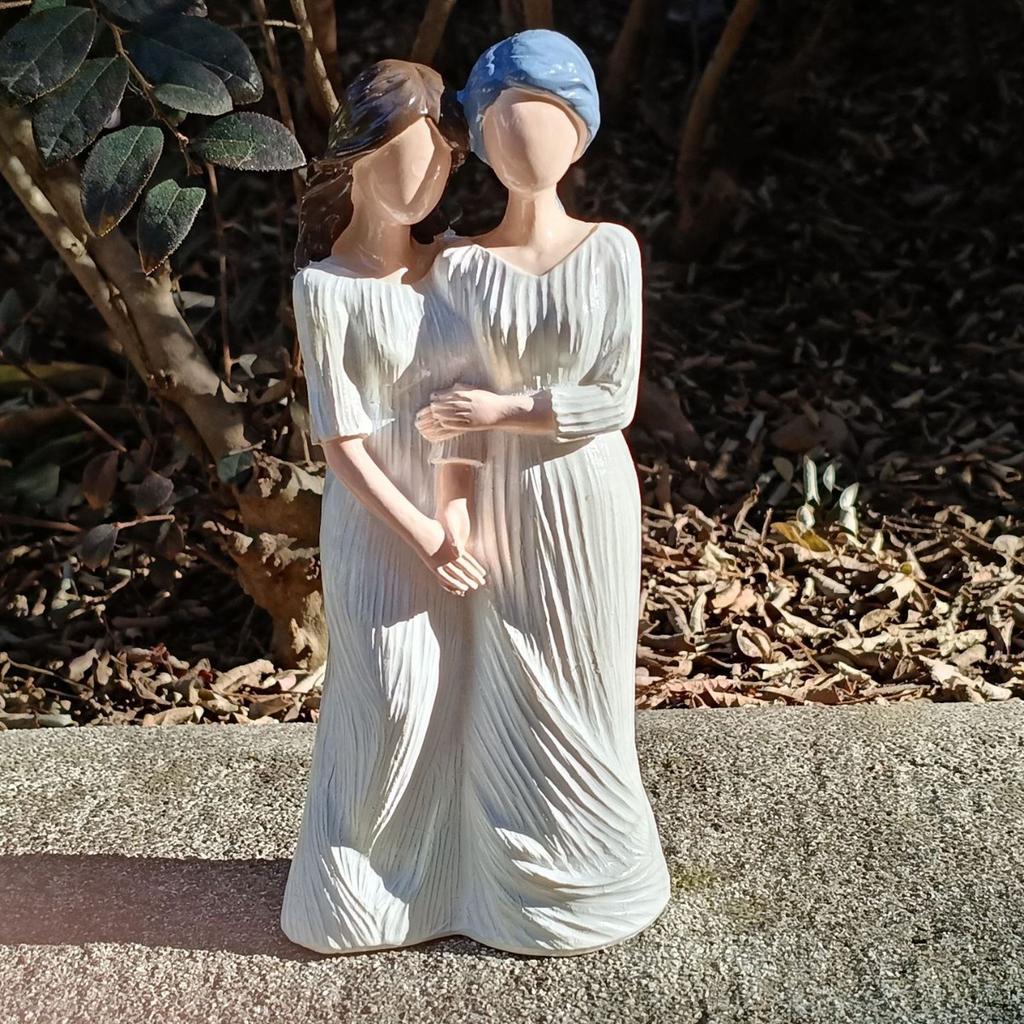 Mother's Day gifts, mother daughter, sisters affection, embrace, home furnishings, decoration, ins, resin crafts