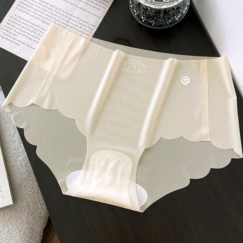 Ultra-thin Translucent Panties Feel Breathable for Women Naked
