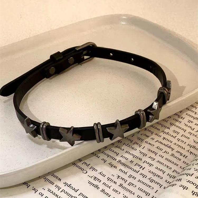 Dark babes wind retro pentagram star leather choker collar female niche design collarbone chain punk necklace