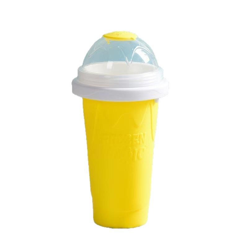 Self-Cooling Smoothie Cup: One Squeeze to Chill for Summer Refreshment