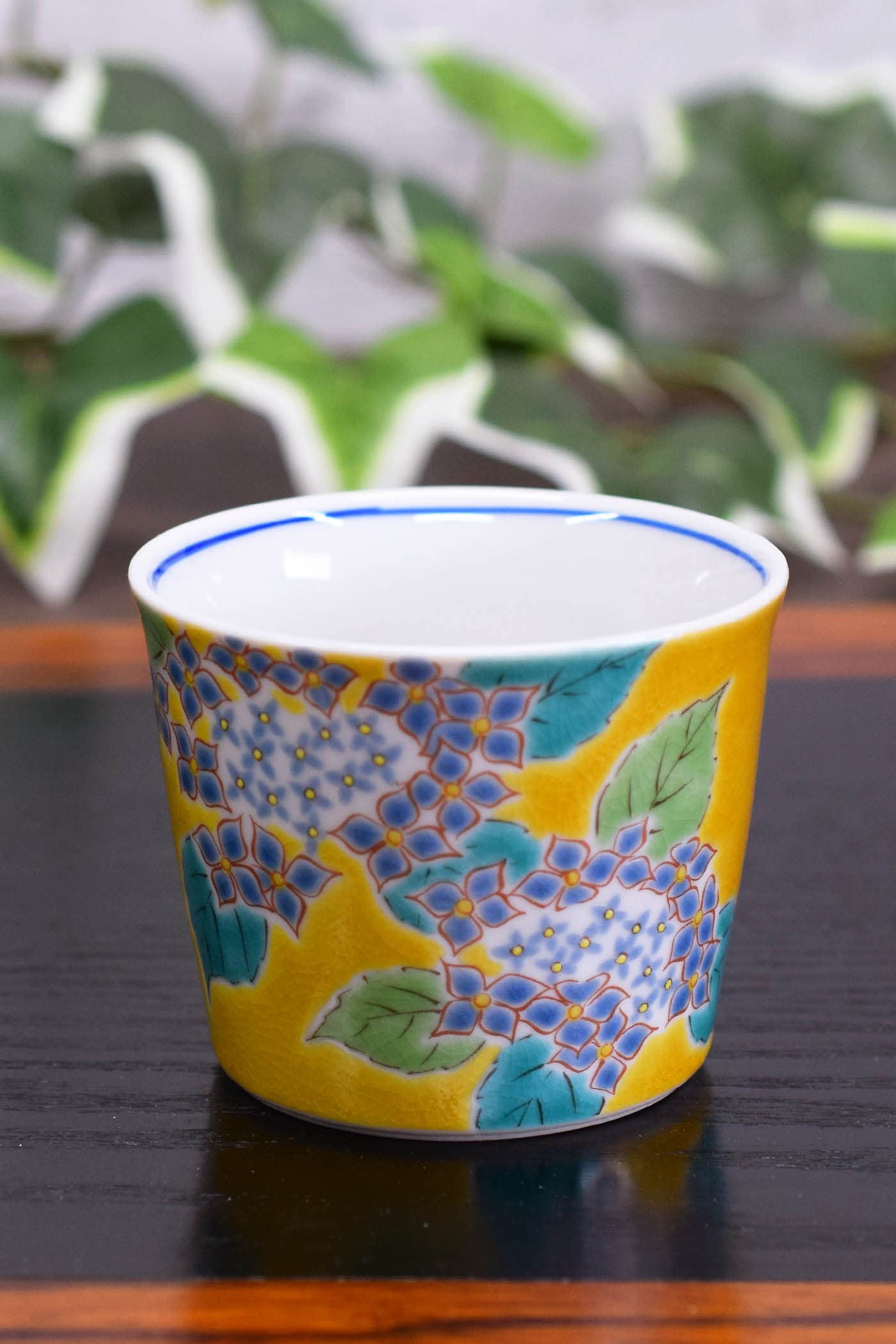 

Waza no Kura Soba Choko (Soba Cup), Stylish Kutani Ware Soba Sake Cup with Hydrangea Design, Ceramic, Japanese Tableware, Made in Japan, Birthday Gift