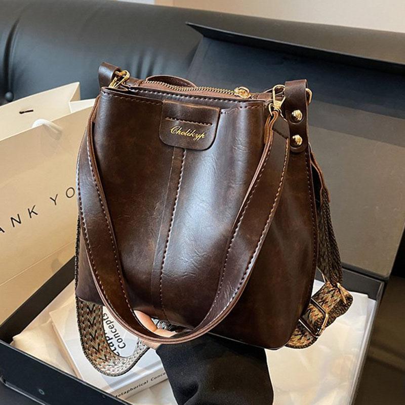 Exquisite Women's Bucket Bag, Fashiable and Avant-garde Solid Color Shoulder Bag Crossbody Bag, Retro and Niche Design, Suitab