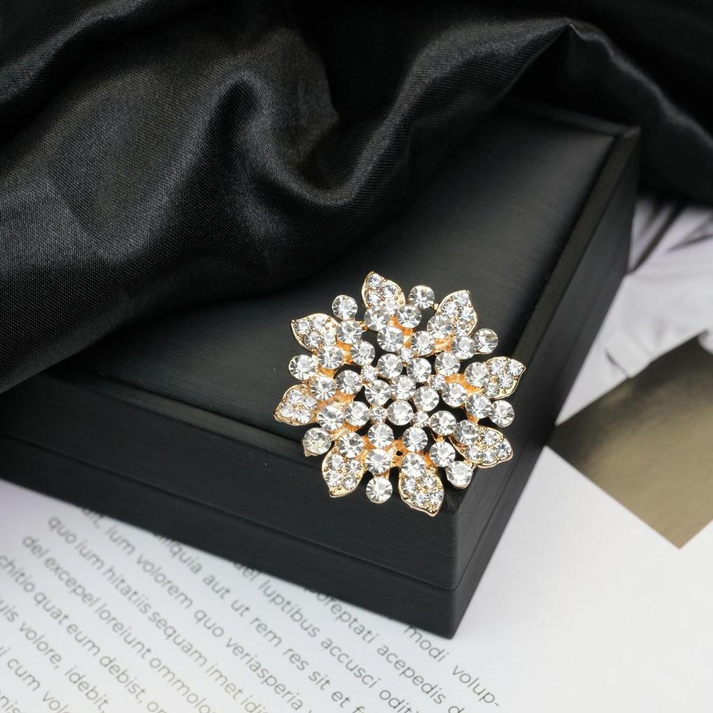 Retro Květinová Perlová a Diamantová Slitinová Brož