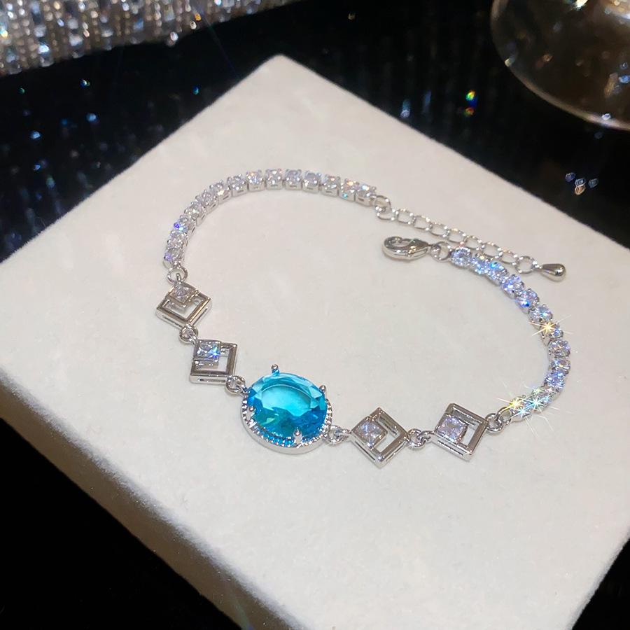 Bracciale Quadrifoglio Zircone Cuore - Gioiello Elegante e Versatile per Donna