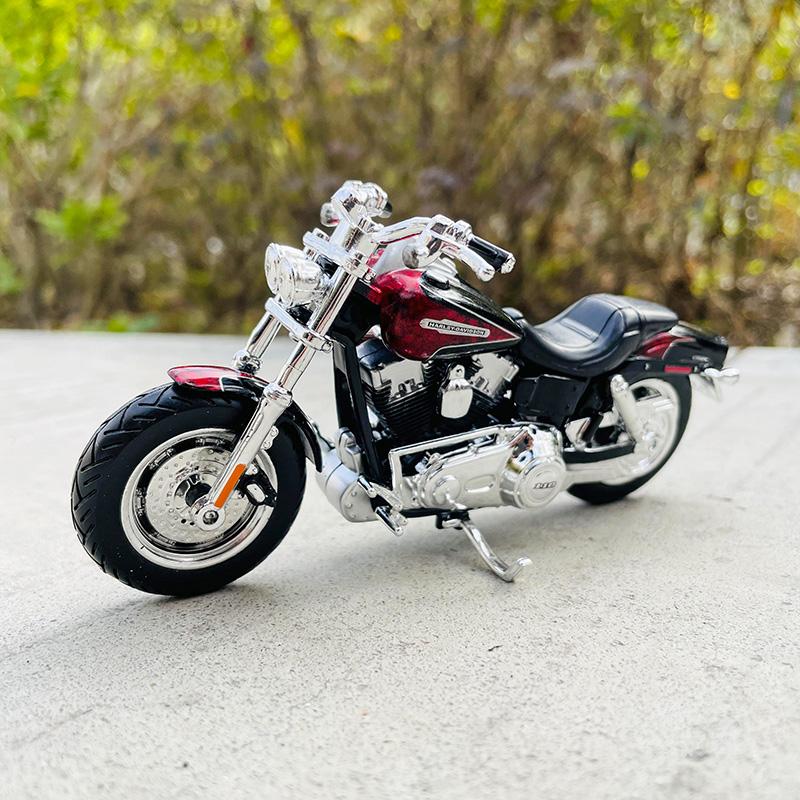 Maisto 1:18 Harley-Davidson Motorcycle 2009 FXDFSE CVO Fat Bob Alloy Motorcycle Model Toy Car Collection