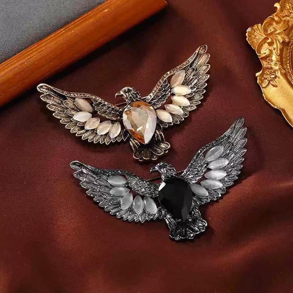 Elegant Bird Brooch Charm Animal Pin Bird Brooch Pin Sparkling Lapel Pin Alloy Texture Suitable for Stylish Backpack