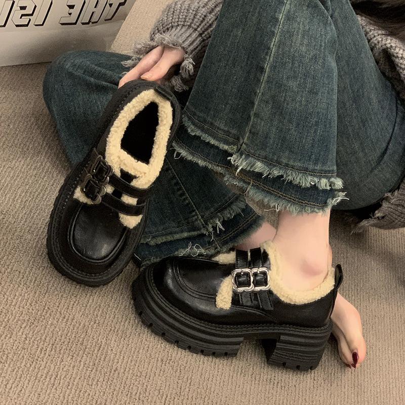 

Универсальные бархатные маленькие кожаные туфли женские в британском стиле 2025 осень и зима новые лоферы туфли с юбками платформа хлопковые туфли 40 чёрный