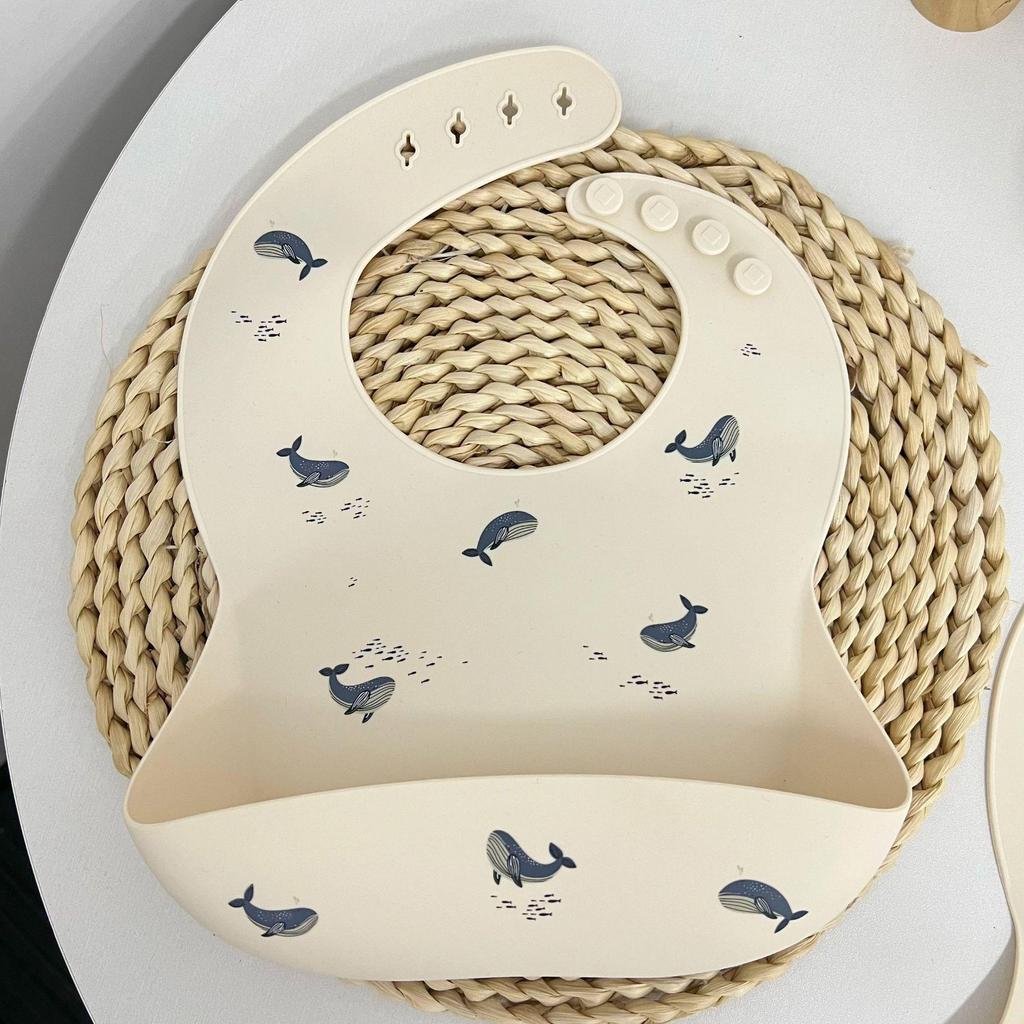 Nuovo bavaglino in silicone per neonati - impermeabile, antiolio, design a forma di balena per uso alimentare, accessorio portatile per l'alimentazione