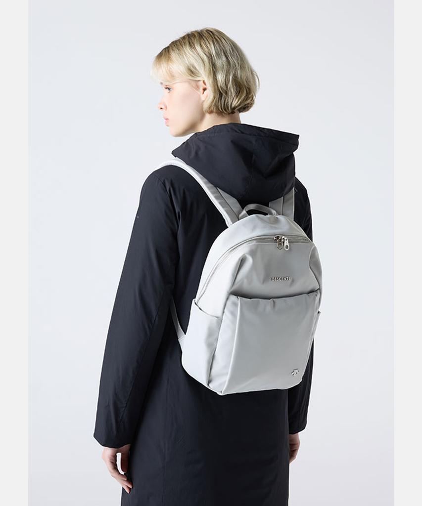 Descente Women'S Daily Backpack Light Gray (Sq322Ubp70)