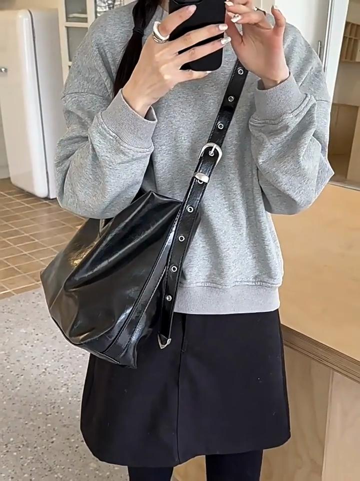 Large Women Handbag Luxury Designer Shoulder Bag for Female Big Bucket Bag Female Rivets PU Leather Lady Totes Black KTY