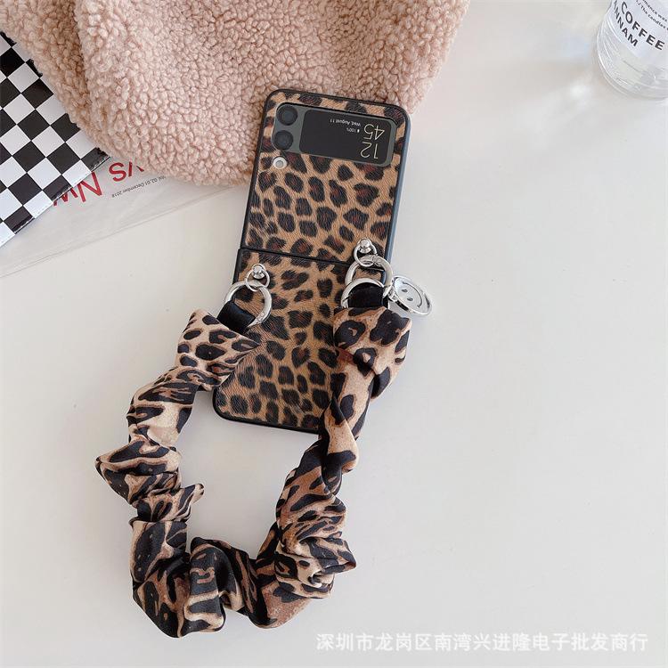 Applicable To Samsung ZFlip3 Leopard Print Folding Mobile Phone Case Portable Silk Scarf Zflip4 Back Cover Integrated Protective Case Japan