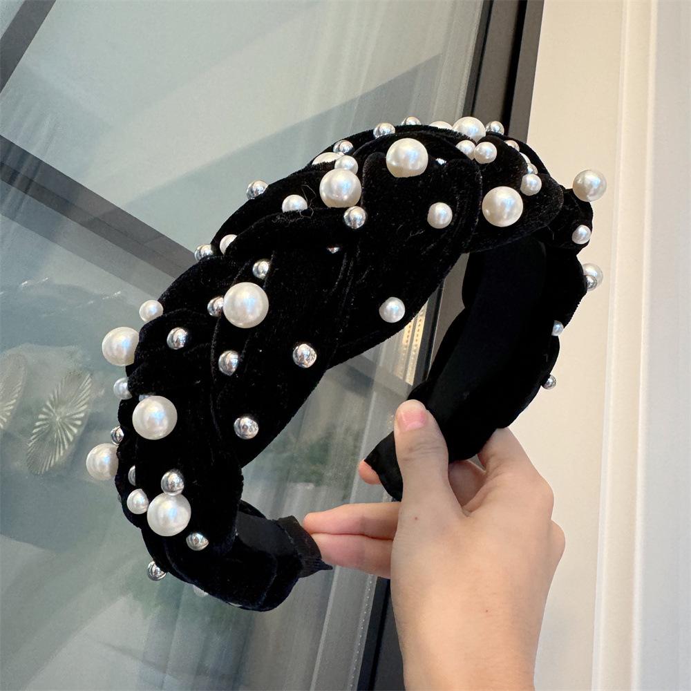 Luksuriøst barokkperle- og fløyelsflettet pannebånd