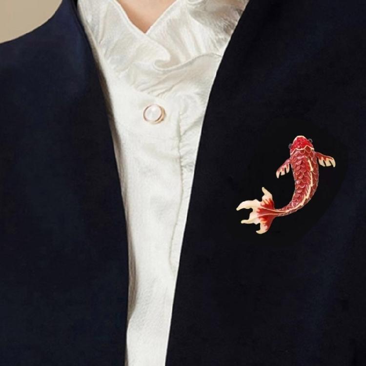 Roter Fisch Anstecknadel Anstecknadel Legierungstextur Für diejenigen, die eine Mischung aus Tradition und modernem Stil bei Accessoires wünschen