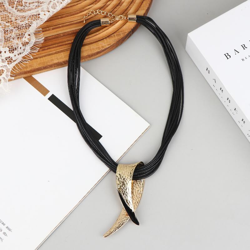 

Vintage Black Leather Chain Short Necklace Choker Silver Plated Alloy Big Pendant Necklace For Women Gifts Gothic Metal Jewelry золотой