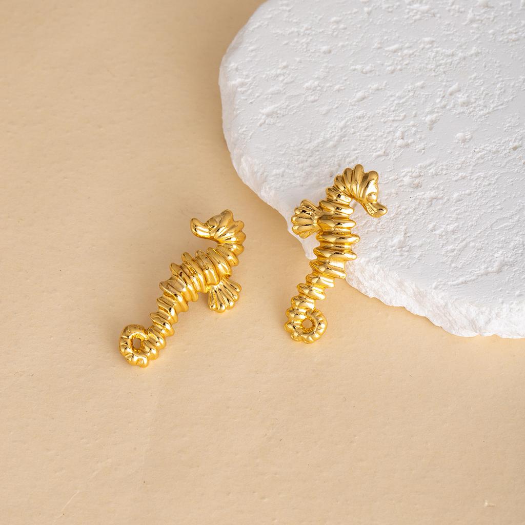 Retro Gold Style Flower Stud Earrings Light Luxury High Sense Natural Style Niche Earrings Women