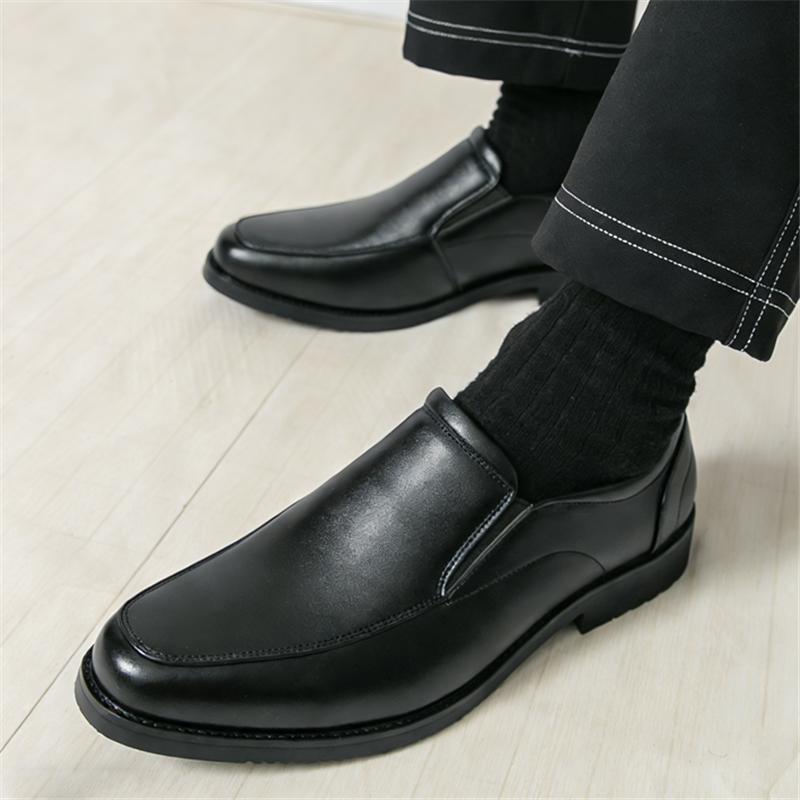 Luxury New Designer Pointed Glossy Patent Leather Wedding Shoes for Men Brand Silp on Loafers Formal Dress Footwear