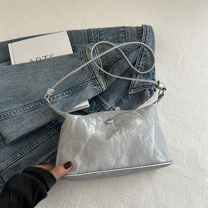 

Soft leather fashion shoulder bag 2025 summer new foreign style solid color messenger bag this year popular Korean version of casual bag women серебряный