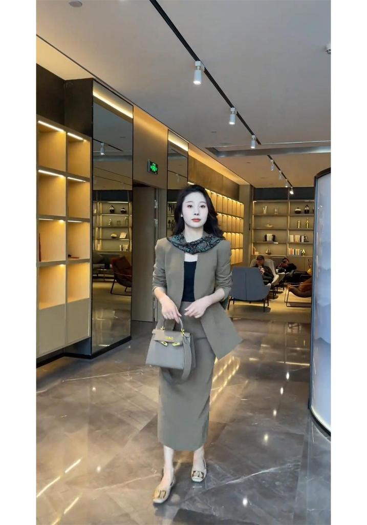 3022 Plus Size Women's Fashion Suit with Flowing Ribbon and Half Skirt - Slimming Two-Piece Commuting Set