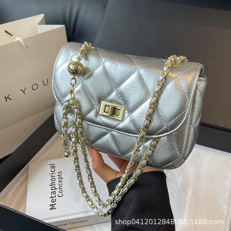 Fashion niche chain messenger bag Korean version super fire rhombus commuter small bag women's 2025 new women's shoulder bag