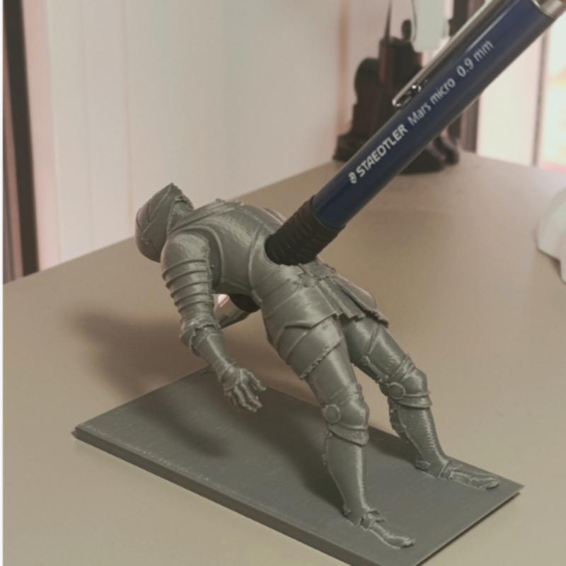 Vintage Knight Armor Pen Holder Funny "Impaled" Pencil Stand Gothic Style Figurine Desk Decorations Office Home Stationery Boxes
