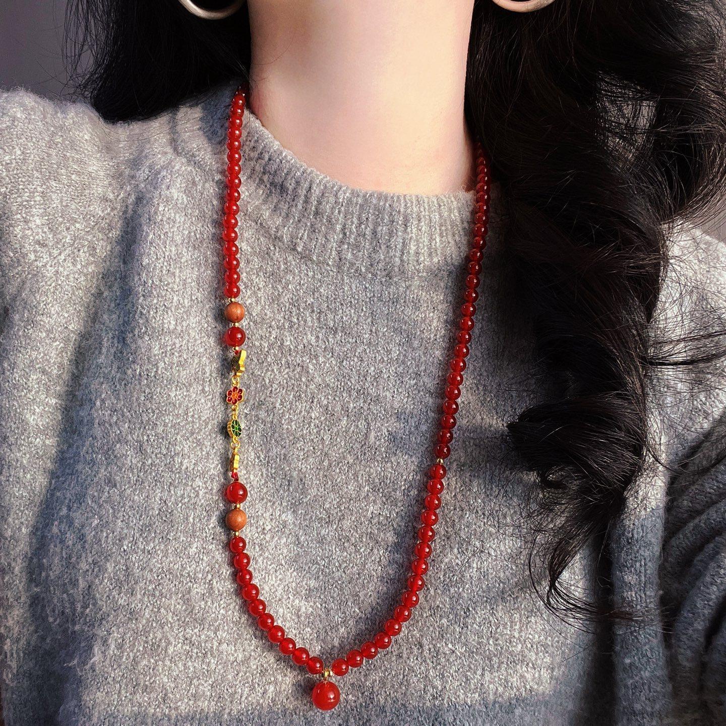 

Vintage High-Quality 7A Pigeon Blood Red Chalcedony Multi-Layer Design Sweater Chain Necklace Collarbone Chain Female