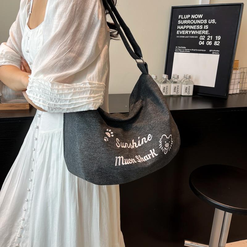 Large capacity retro alphabet canvas handbag, student commuter schoolbag, denim shoulder bag, tote bag for women