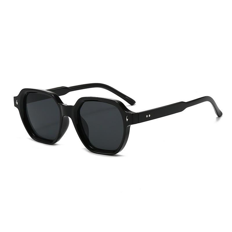 

Vintage Geometric Sun Glasses For Women With Uv400 Polarized Lens For Travel And Parties BlackFrameGrayLens