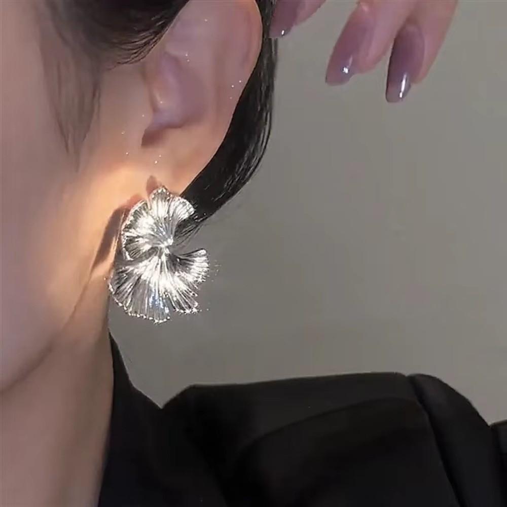 Metal Big Plant Earrings Silver/Gold Leaves Ear Studs Trendy Metal Ginkgo Leaf Earrings Women