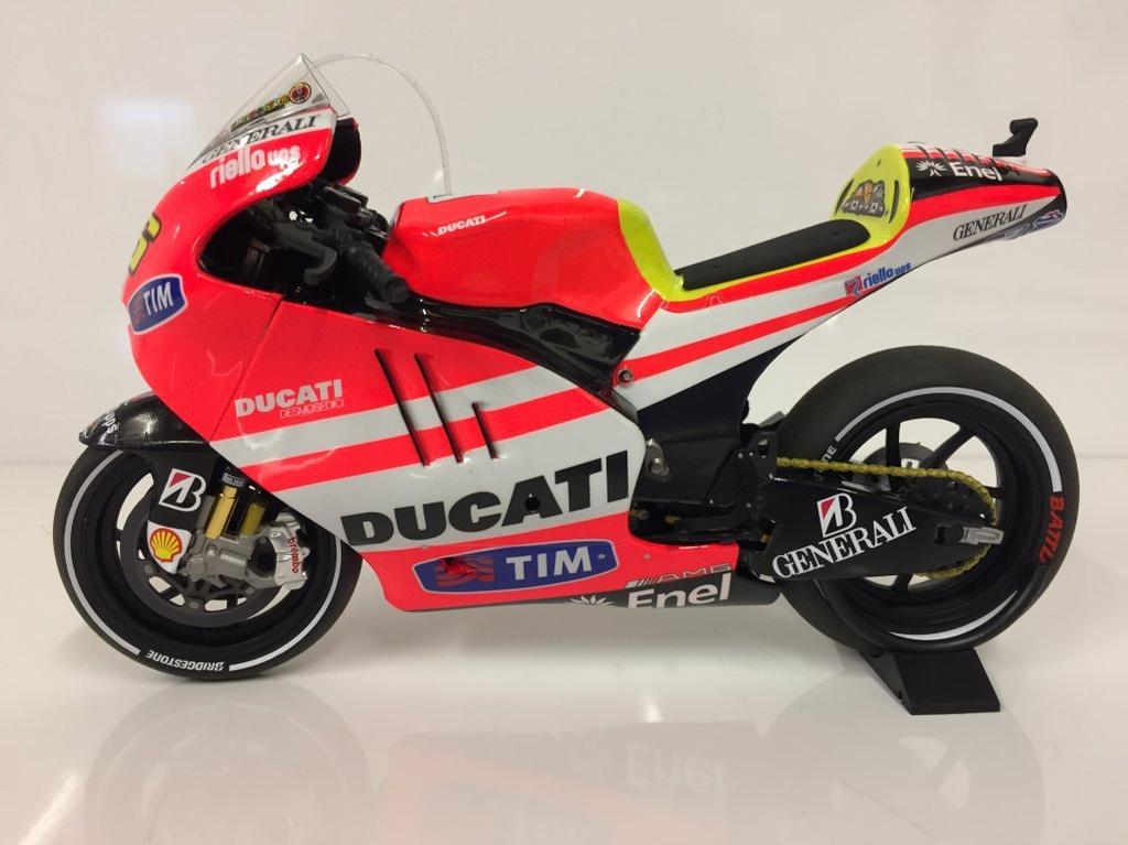 Minichamps Scale Ducati Desmosedici GP 2011 MotoGP Rossi 1/12 11.1 #46 V.