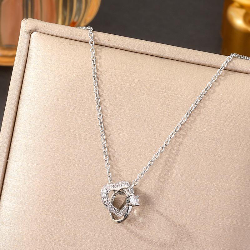 Korean-Japanese Light Luxury Rhinestone Heart Pendant Titanium Necklace - Women's Elegant Collarbone Chain, Non-Fading