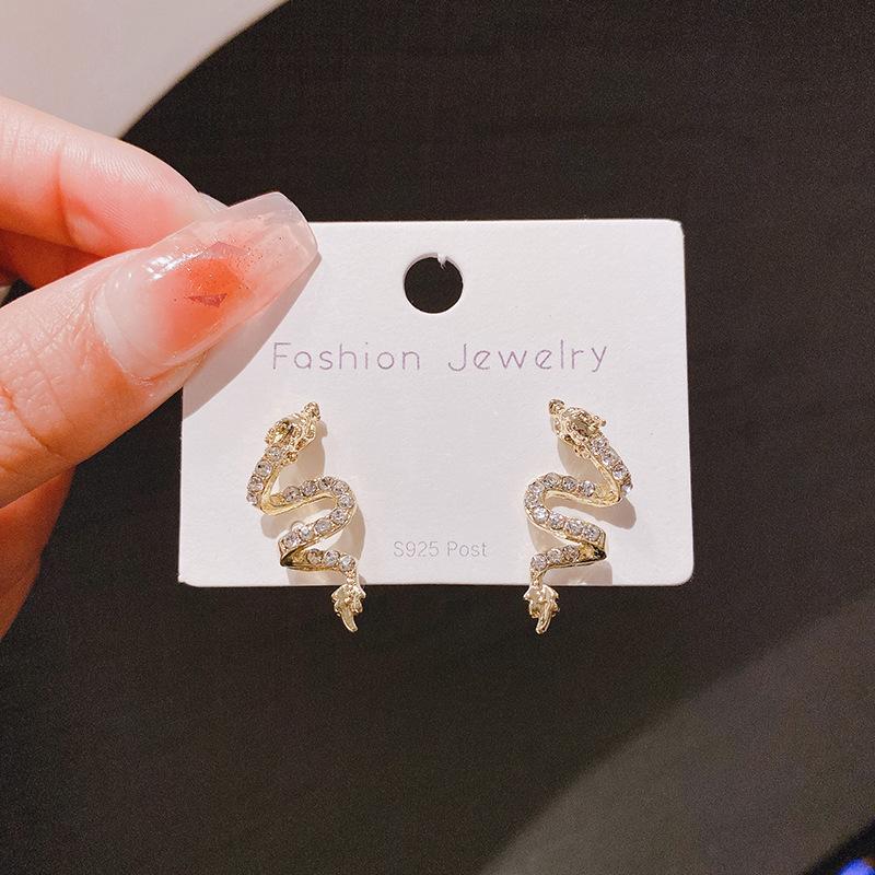 Light luxury high-end sense, natal dragon year take-off earrings, women's niche temperament earrings, new trendy personality versatile ear jewelry