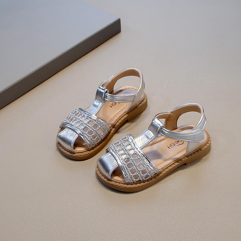 

Girls closed-toe sandals, children s soft sole beach shoes, summer new style fashionable woven girls princess kids shoes for babies 23 серебряный