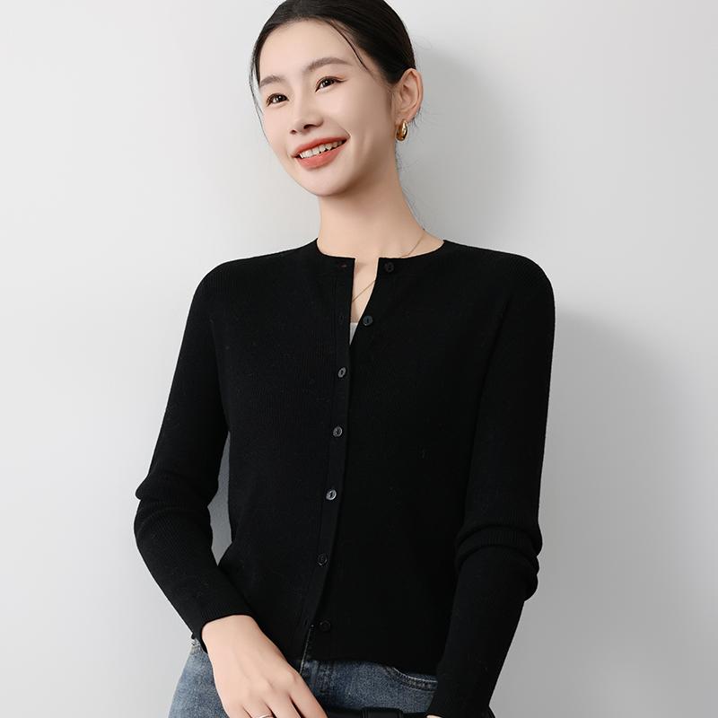 Dámský lehký kardigan z 50% vlny a 50% morušového hedvábí - všestranný úplet na 4 sezóny pro celoroční pohodlí a styl