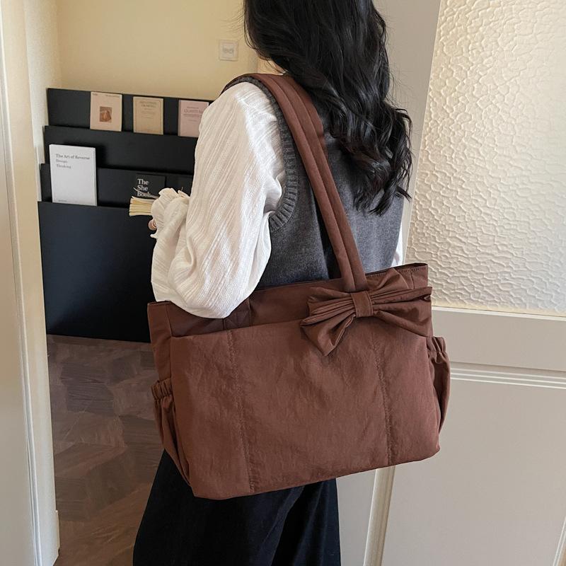 Bow tote bag for women, daily class commuting, versatile sweet girls simple and light handbag shoulder bag coffee color