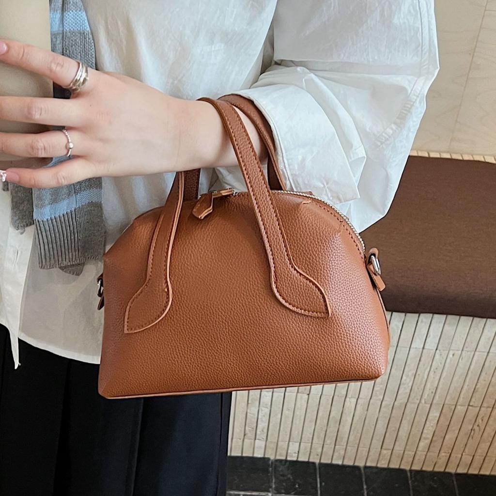 Vintage niche portable shell bag women's 2025 new fashion lychee pattern bowling bag commuter shoulder messenger bag