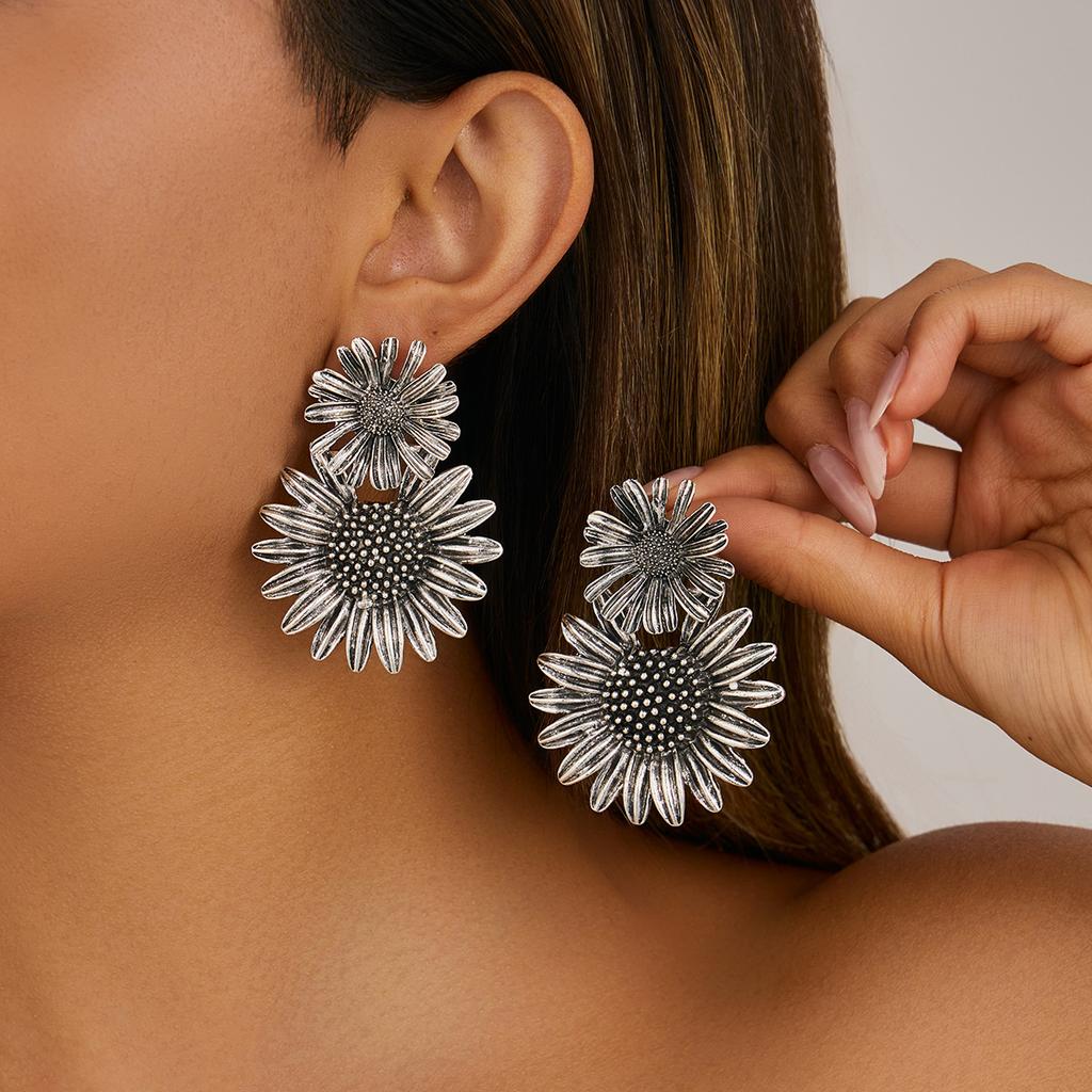 Vintage Sunflower Alloy Earrings Drop for Women Exaggerate Daily Party Banquet Earrings Y2K Jewelry Accessories 2025 New
