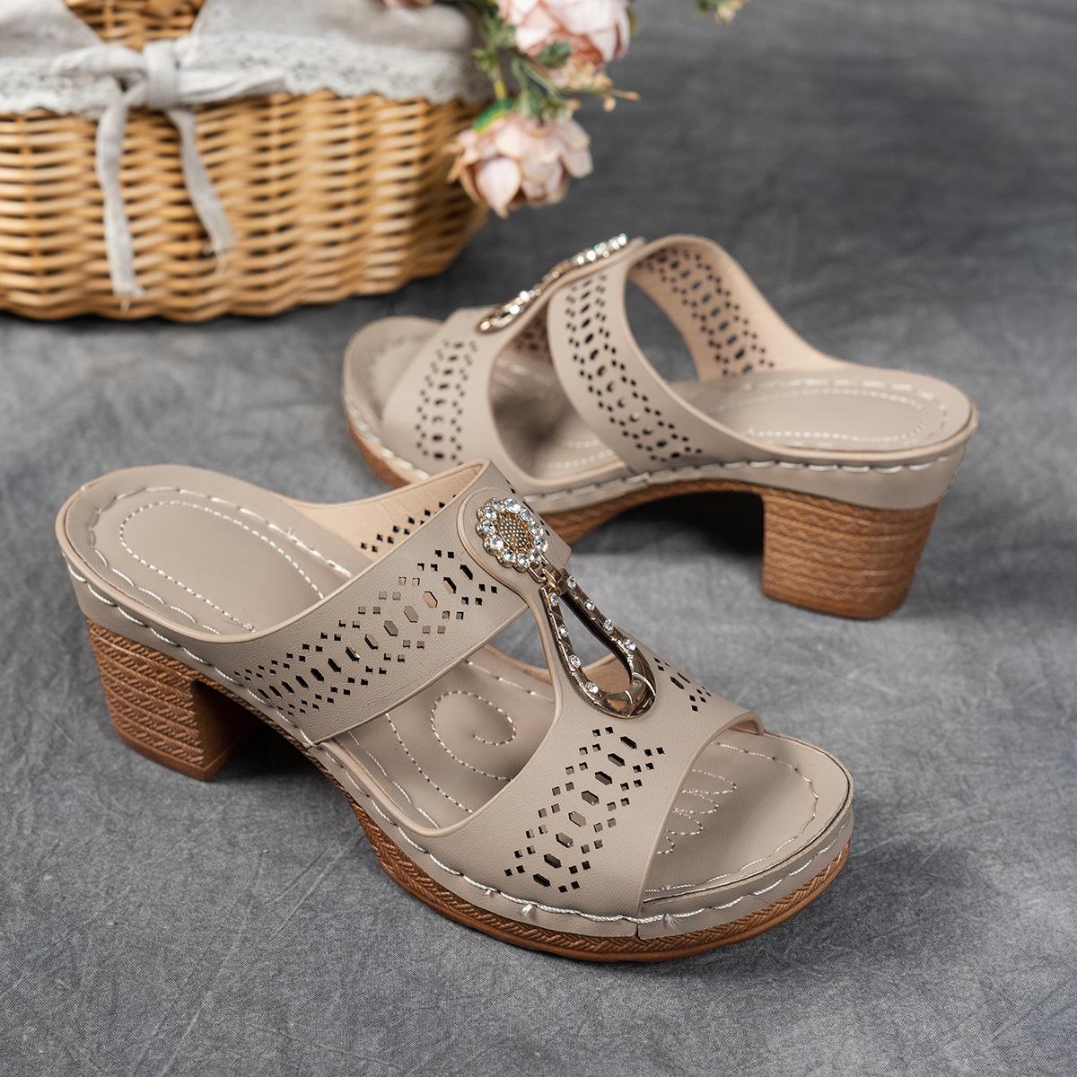 

2025 лето новый европейский и американский большой размер полый металл стразы женские высокий каблук толстый каблук открытый носок крутые шлепанцы женские 43