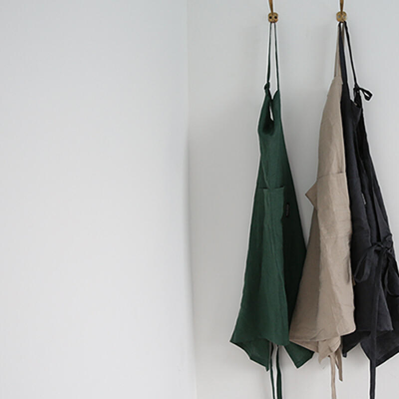 

Mare Linen Apron (Beige/Charcoal/Green) green