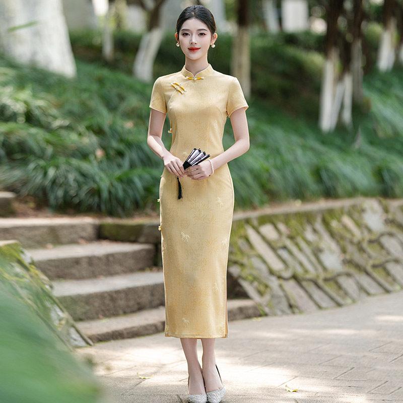 Yellow is sent to test the national style, new Chinese style, Suzhou long cheongsam, improved young women's high sense, daily can be worn in summer