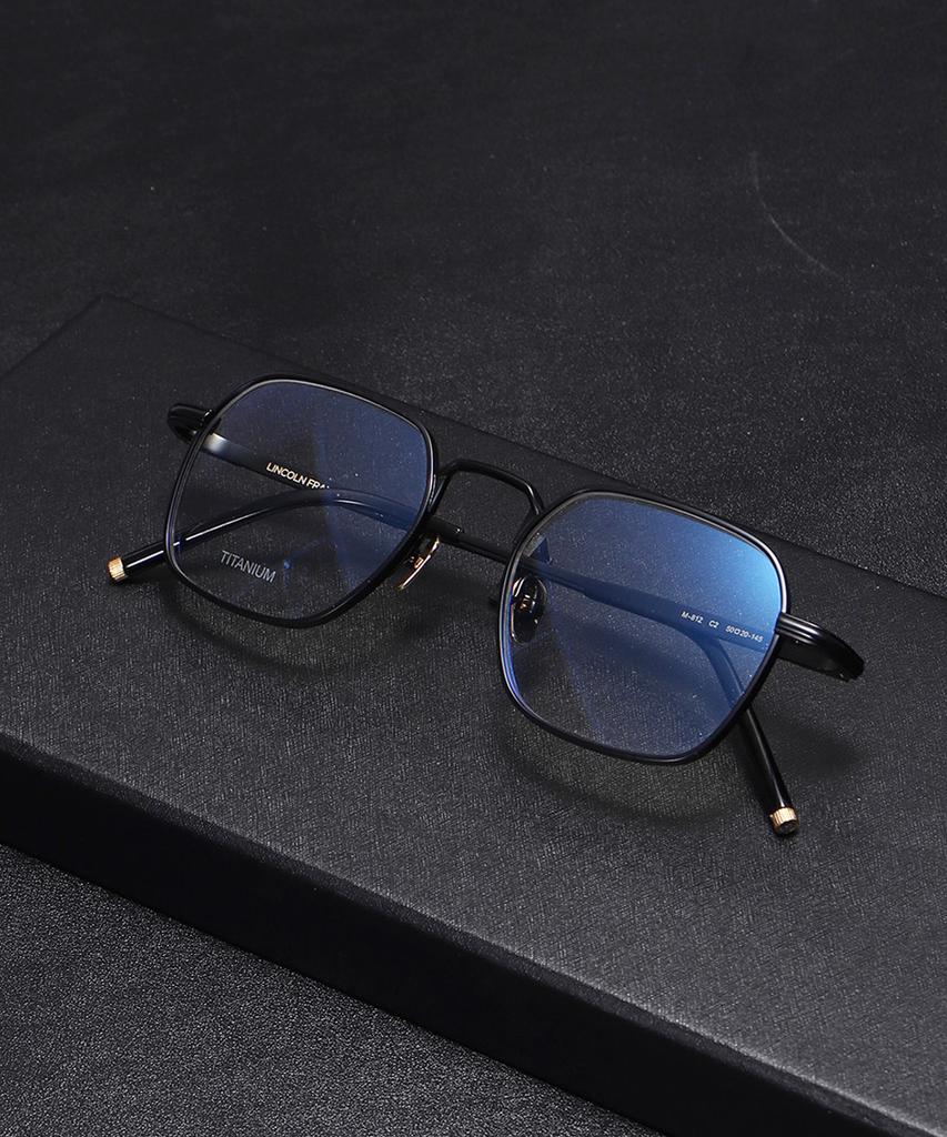 Lingkeonpeuleim 812 Ip Titanium Eyeglass Frame Black