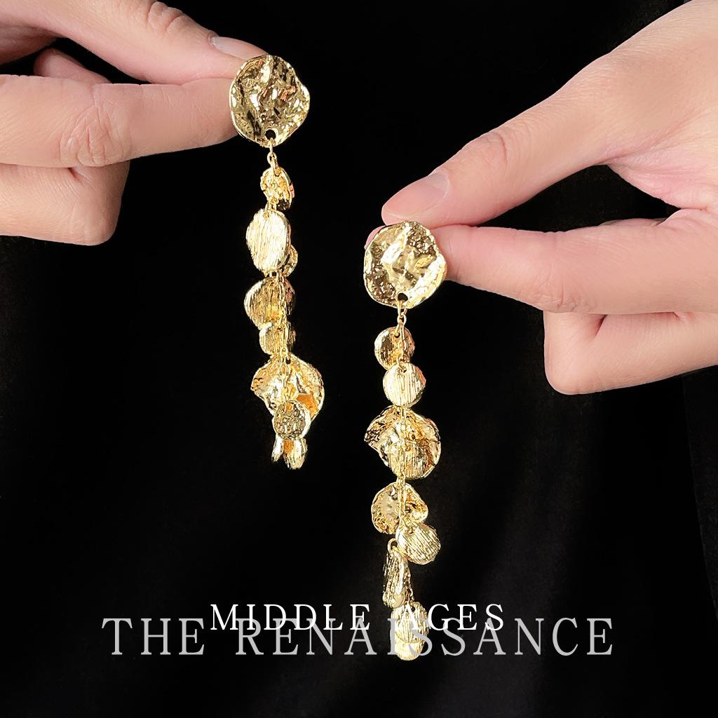 Длинные серьги-гвоздики с бахромой, серьги во французском ретро-стиле, серьги в стиле «придворный шик», серьги премиум-класса.