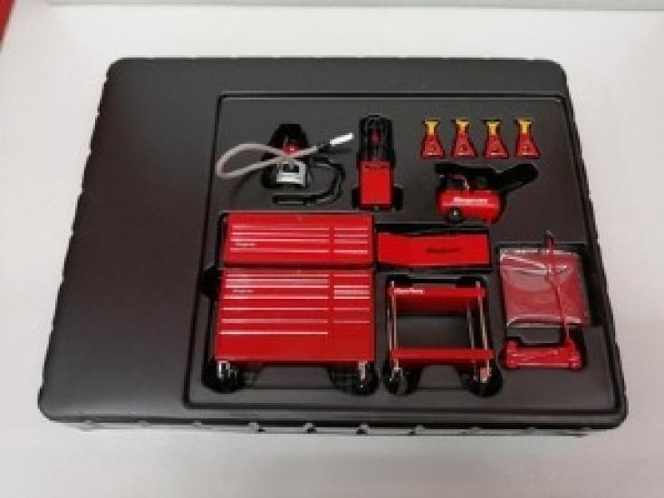 

Snap on Garage Essentials 1/18 set