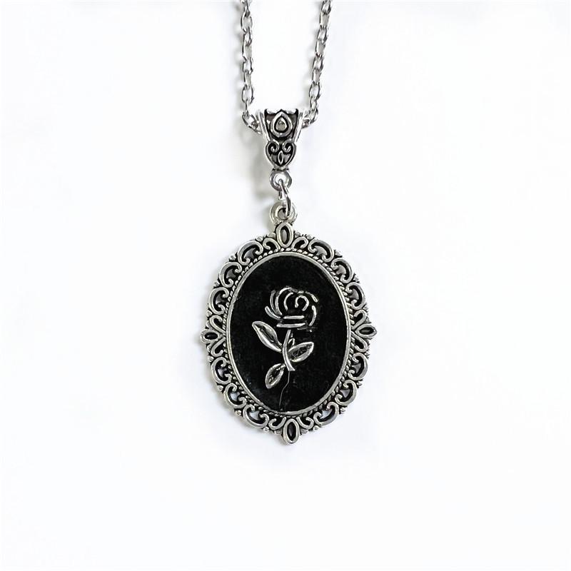 Fashion Retro Metal Geometry Glass Court Relief Rose Flower Heart Pendant Necklace for Women Punk Charm Jewelry Accessory Gifts