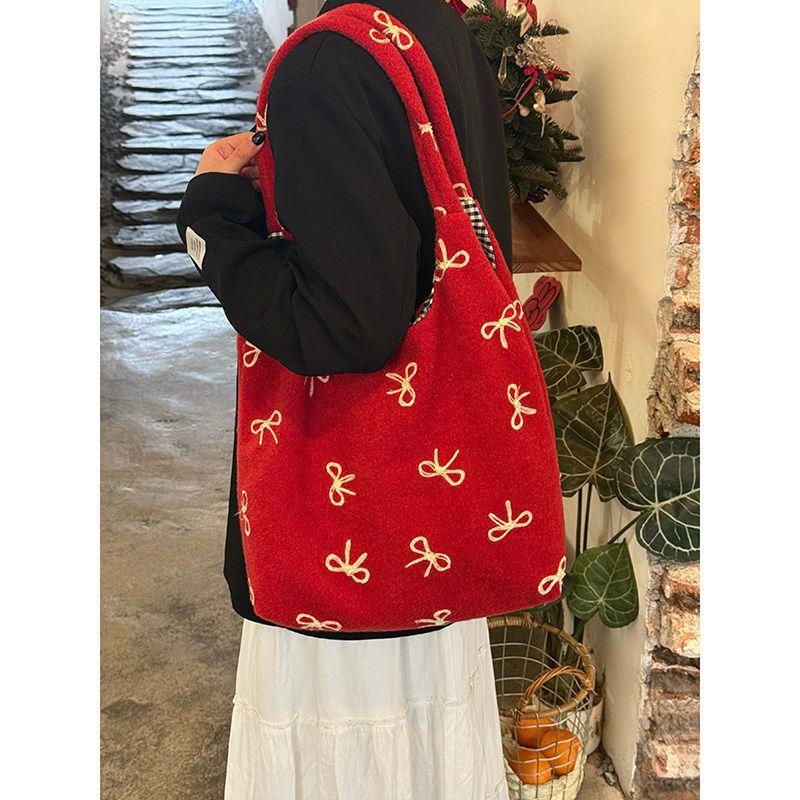 Belted Large-capacity Retro Embroidered Shoulder Bag for Small-batch Business Casual Tote Bag