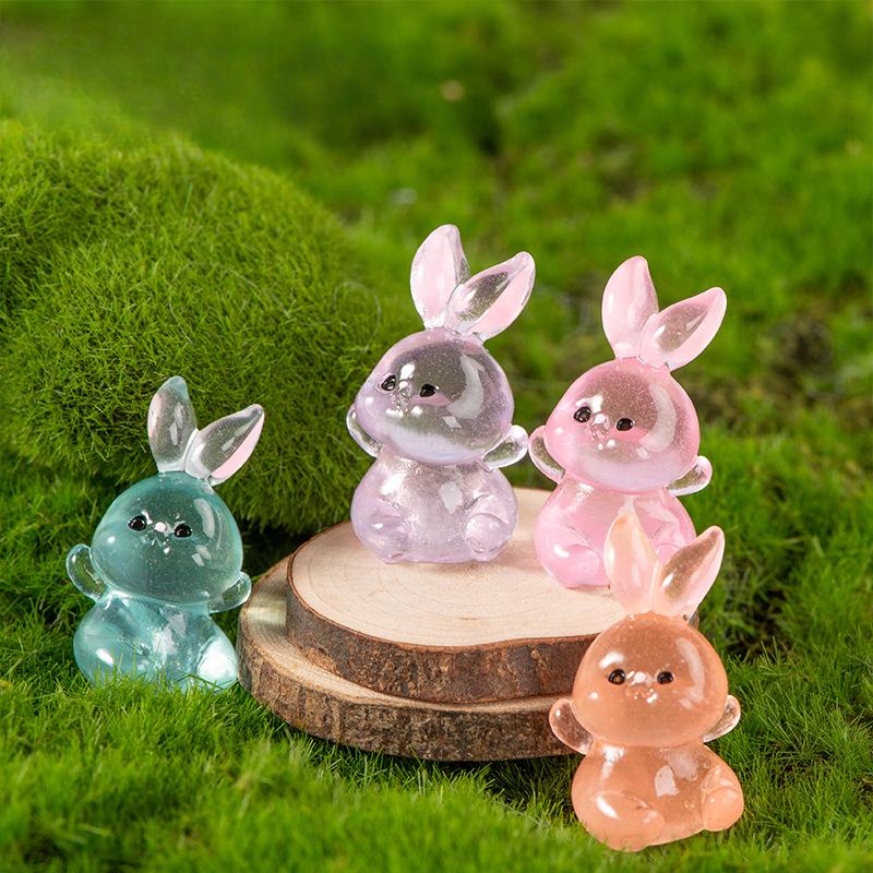Im Dunkeln leuchtende Kaninchen-Harzdekoration Mikro-Landschaftsgartenbau Schreibtisch Auto Cartoon Niedliche leuchtende Kaninchen-Dekorationsaccessoires