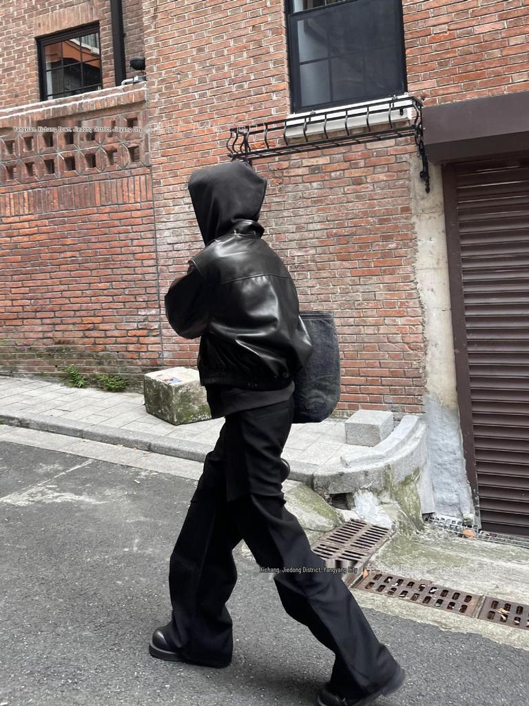 Men's Trendy Korean Style Black PU Leather Padded Shoulder Jacket with Zipper
