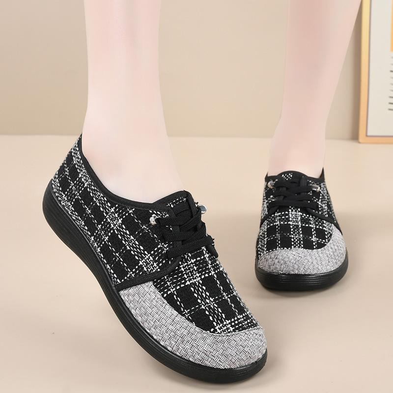 Spring new old Beijing cloth shoes women's flat-bottomed breathable single shoes one-pedal women's shoes comfortable casual mother shoes